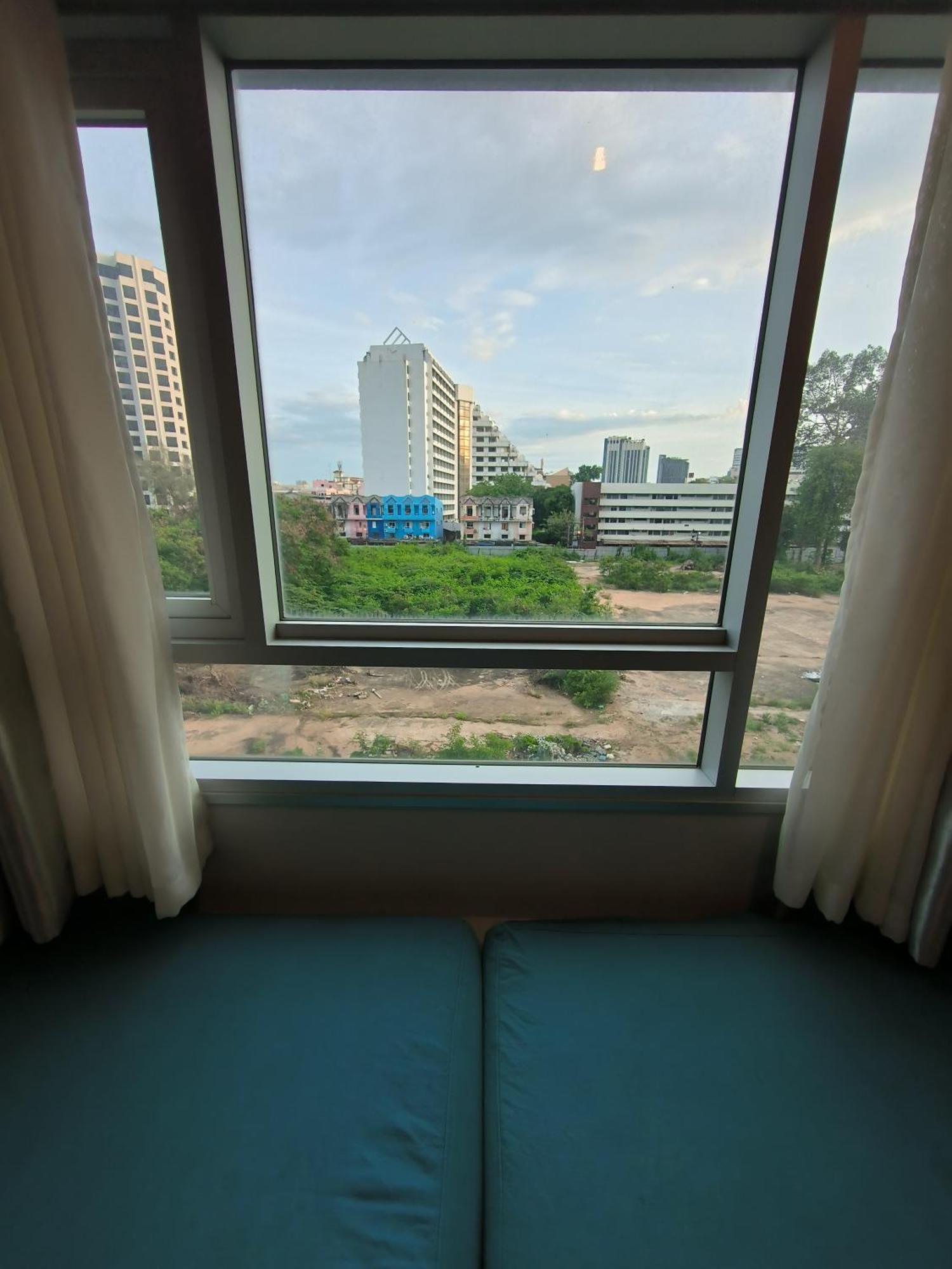Centric Sea Pattaya Bed & Breakfast Exterior photo